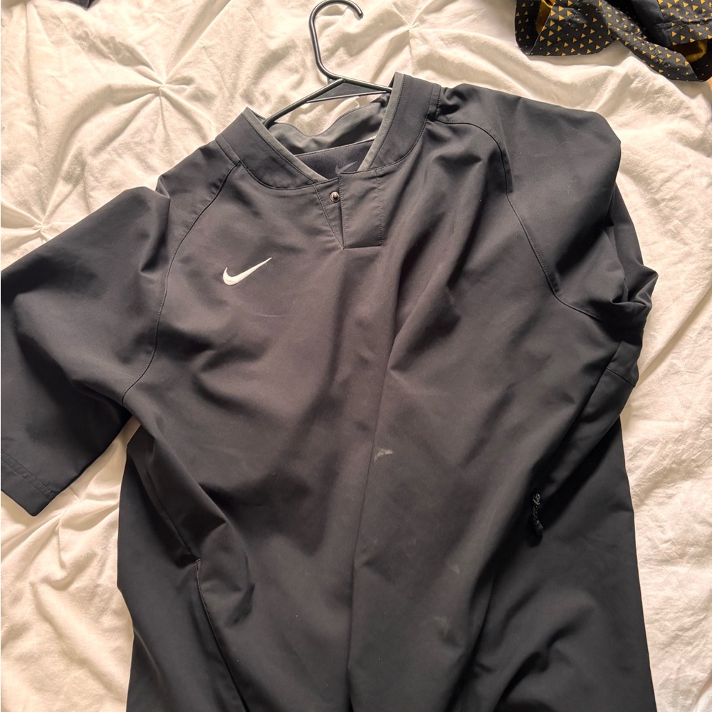 Nike Men’s Dri-Fit Performance wind breaker– Black